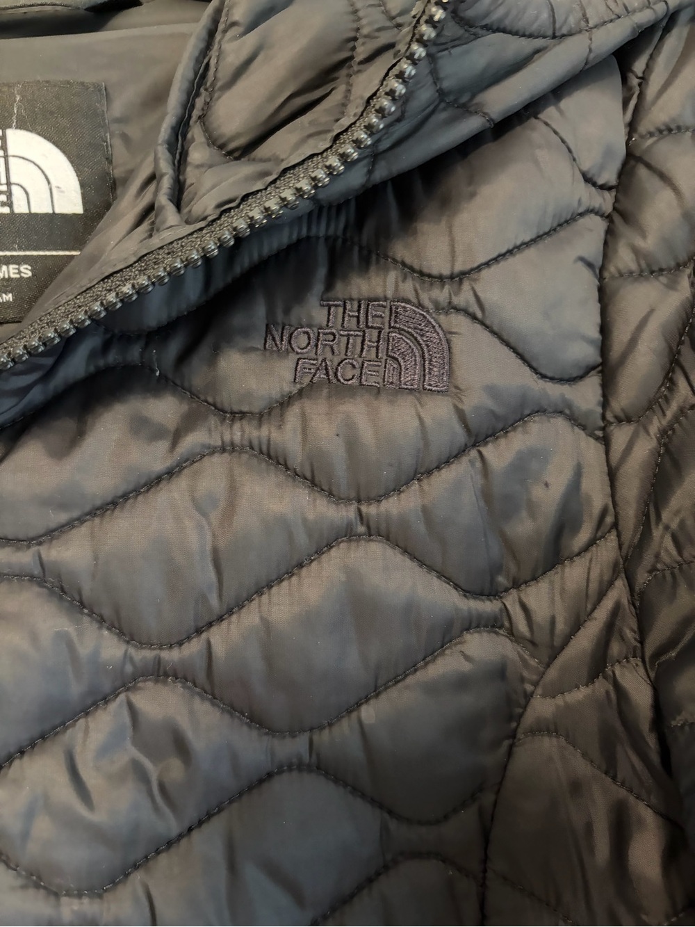 The North Face Women’s Black Quilted Hooded Puffer Coat - Picture 2 of 5